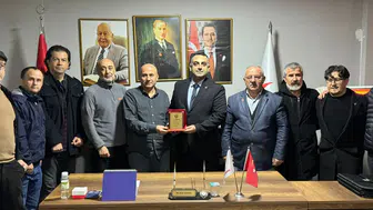 Manisa İşitme Engelliler Derneği’nden Başkan Şahin'e  Plaket