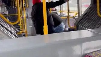 Otobüste tekme tokat dövdü: Sebebi ise sonra belli oldu!