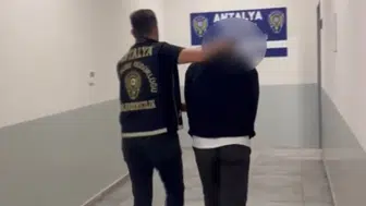 Kendini polis olarak tanıttı, sahte arama izniyle soygun yaptı