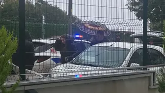 Okuldaki bekçi veliyi ayağından vurdu