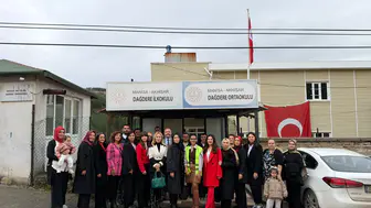 Akhisar Lokantacılar Odası’ndan Cumhuriyet Bayramı’nda öğrencilere sucuk ekmek ikramı