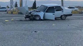 Manisa'da otomobil ile tır çarpıştı: 1 yaralı