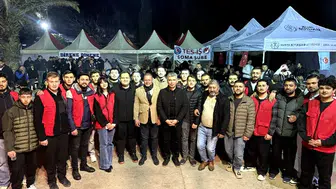 CHP’li gençler işçilerle birlikte iftar yaptı