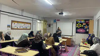 Manisa'da ebeveyniler çocuk gelişimini öğreniyor