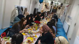 KYK yurtlarında kalan kız öğrencilere iftar