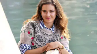 Ünlü oyuncunun iftar davetinde giydiği kıyafet olay oldu