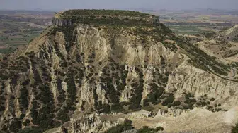 Kula’da açık hava müzesi: Tabala Kalesi ve Lav Diyarı