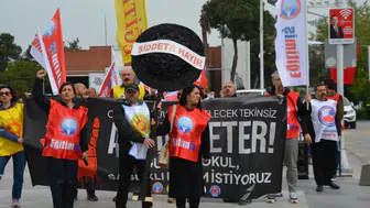 SENDİKALAR SİYAH ÇELENK BIRAKTI