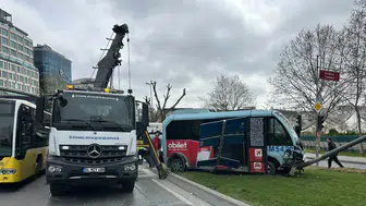 Minibüs ile otomobil çarpıştı: 5 yaralı