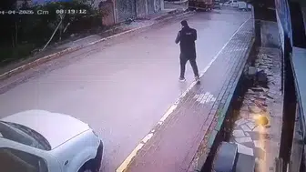 Freni boşalan kamyon dehşet saçtı