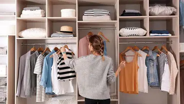 Dolaba kaldırılan kıyafetlerde asıl risk buymuş: Güve ve kokuya karşı pratik çözüm gündemde