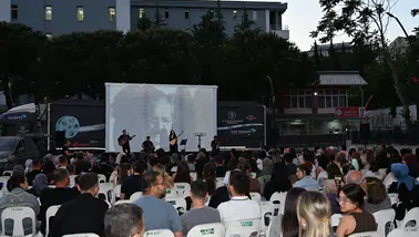 Gezen Sinema Tırı ile Manisalılar nostalji yaşadı