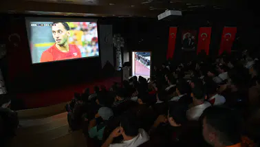 Manisa CBÜ öğrencileri milli maçı hep birlikte izledi