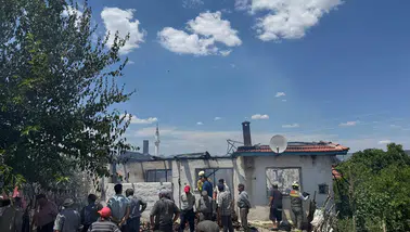 Yangın müstakil evi kullanılamaz hale getirdi