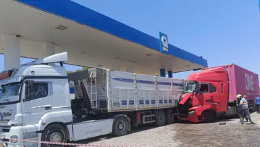 Baygınlık geçirdi akaryakıt istasyonuna daldı