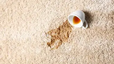 Çay döküldüyse panik yapmayın! Lekenin çıkmasını kolaylaştıran yöntemler