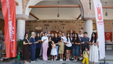 Şehzadeler Belediyesi’nin Atölye Günleri’nde özgün mumlar ürettiler