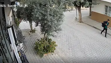 Turgutlu’daki okul saldırısında yeni görüntü! Saldırganın rahat tavırları kamerada