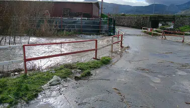 Bakırçay taştı mahalle su altında kaldı