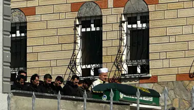 Aile cinayetinde kardeş toprağa verildi, abi tutuklandı