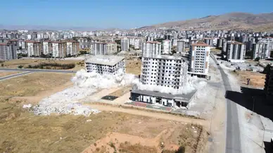 Yıkılan Evleriyle Birlikte Hayalleri De Yıkıldı