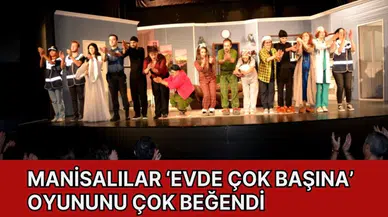 Manisalılar ‘Evde Çok Başına’ Oyununu Çok Beğendi 