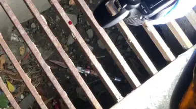 Boşandığı eşi ve ilişkisi olduğunu düşündüğü şahsı bıçakla yaraladı
