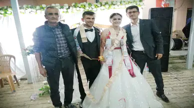 Düğünde 8 metrelik takıyı görenler şaşkına döndü