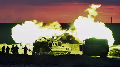 İsrail'in Gazze’ye yönelik topçu atışları hız kesmeden devam ediyor