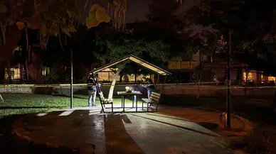 Kız arkadaşıyla çardakta otururken kendi kafasına sıkan genç ağır yaralandı