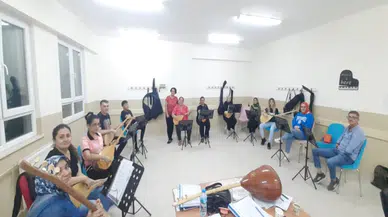 Sarıgöl'de Bağlama Kursu Açıldı