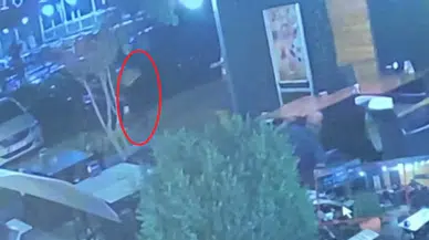 Yolda yürürken etrafa rastgele ateş açtı