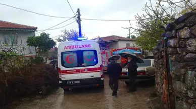 Evin çöken duvarının altında kalan 91 yaşındaki kadın yaralandı