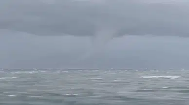 İzmir açıklarında hortum paniği