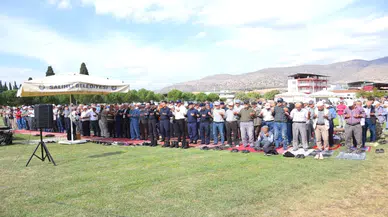 Salihli’de eller yağmur için semaya açıldı