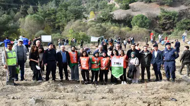 Salihli’de yüzlerce fidan toprakla buluştu
