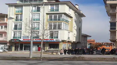 Şizofreni hastası emekli polis kadın, sağlık çalışanlarını rehin aldı