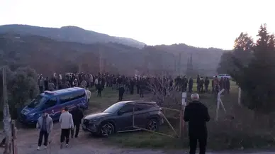 Boş arazide kimliği belirsiz bir erkek cesedi bulundu