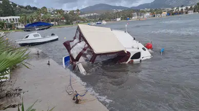 Fırtına her yeri kırdı geçirdi