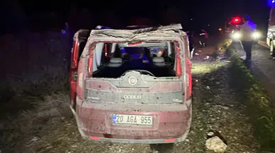 Hafif ticari araç ile minibüsün çarpıştı: 3 yaralı