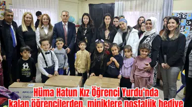 Hüma Hatun Kız Öğrenci Yurdu'nda kalan öğrencilerden, miniklere nostaljik hediye