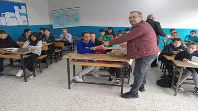 İzmir Sarıgöllüler Derneği'nden öğrencilere kitap bağışı