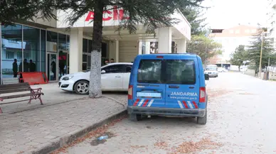 Kestiği ağacın altında kalarak can verdi
