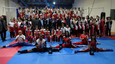 Kick boksta derece yapan sporcular ödüllendirildi