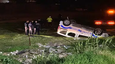 Polis arabası takla attı: 3 yaralı