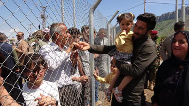 30 yıl aradan sonra gelen sevinç: Akrabalarını görmek için kapıya akın ettiler