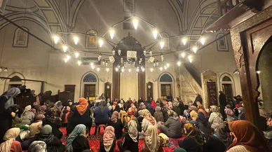 500 yıllık tarihi Sultan Caminde Kadir Gecesi idrak edildi