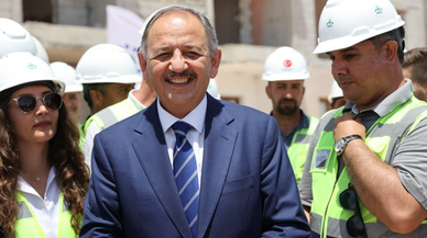 Bakan Özhaseki: “Depremzede kardeşlerimize 338 geçici iş yerimizi daha teslim ettik”