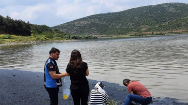 Barajdaki su yüzeyinin siyah renge bürünmesi vatandaşları tedirgin etti