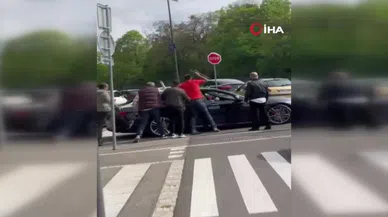 Fransa'da Türk seçmenlerin aracına saldırı